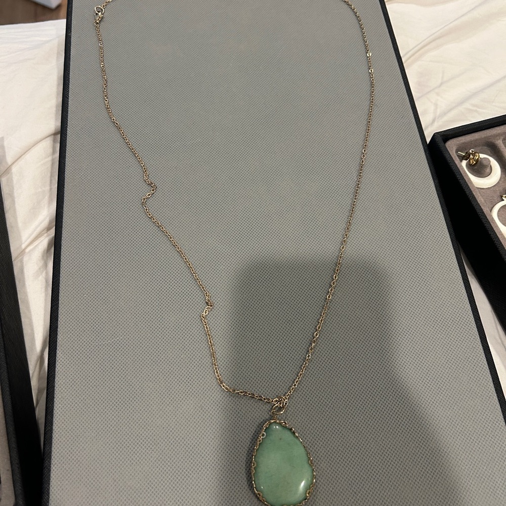 Elegant Gold Necklace with Green Pendant